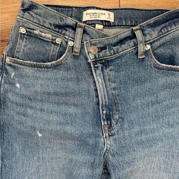 Abercrombie 90’s straight leg curve love ultra high jean - Picture 2 of 7